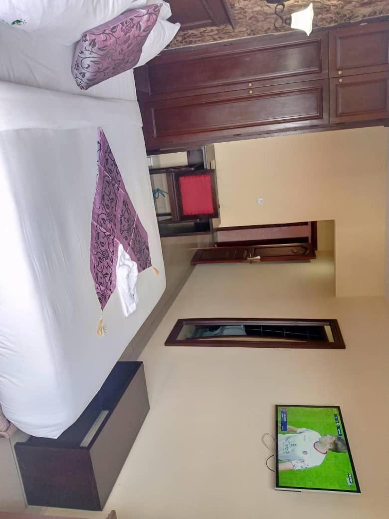 Hotel Vallee Des Princes Douala Bagian luar foto